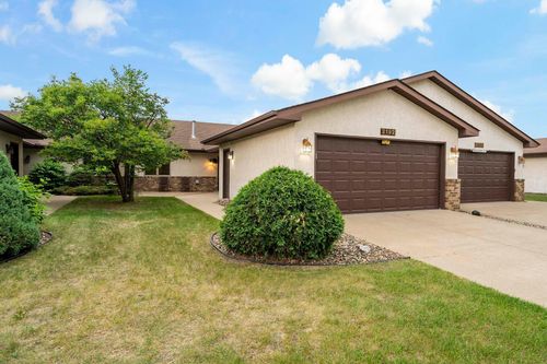 2192 Vierling Dr E, Shakopee, MN, 55379-3721 | Card Image