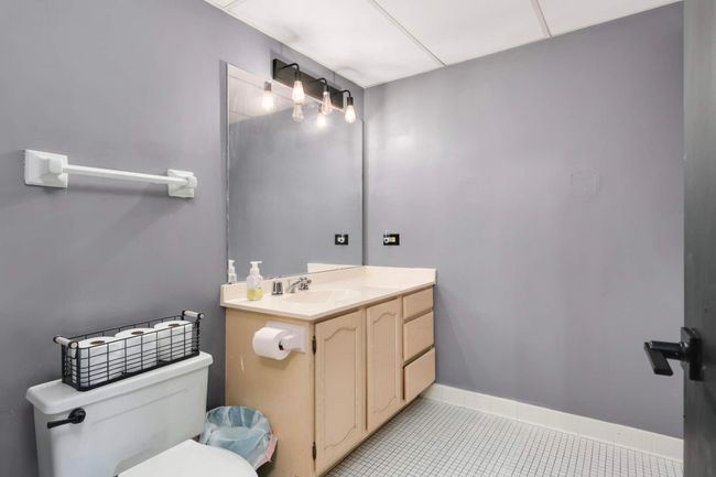 Half-bath off the foyer - great for guests | Image 8