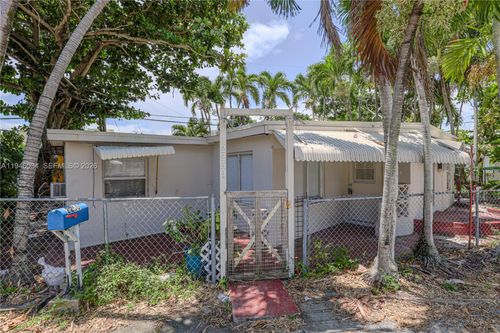 0-2250 Ne 136th St, North Miami Beach, FL, 33181-1822 | Card Image