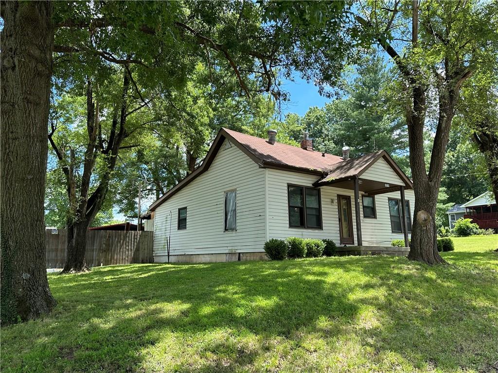 Hines St, Richmond, MO 64085