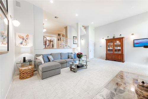 19-5229 Balboa Blvd, Encino, CA, 91316-3437 | Card Image