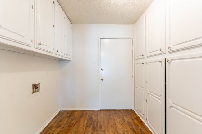 1638 Brown Trl, Home with 4 bedrooms, 4 bathrooms and 2 parking in Hurst TX | Image 4