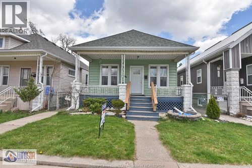 558 Elm Ave, Windsor, ON, N9A5H1 | Card Image