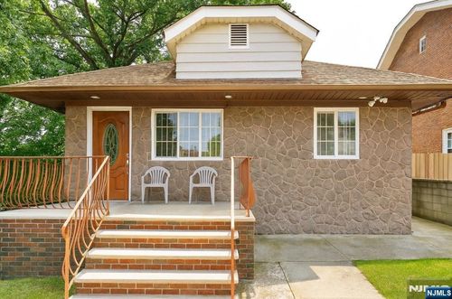 130 E Edsall Ave, Palisades Park, NJ, 07650-1423 | Card Image