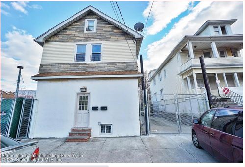 698 Henderson Ave, Staten Island, NY, 10310-1403 | Card Image