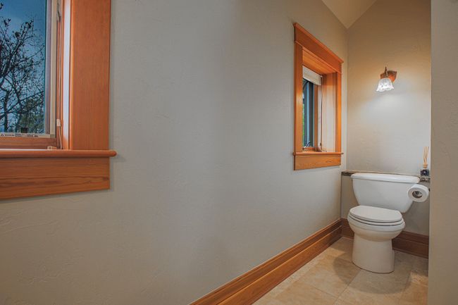 commode in ensuite | Image 38