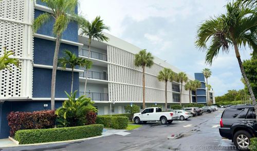 apt-227-879 Ne 195th St, Miami, FL, 33179-3410 | Card Image