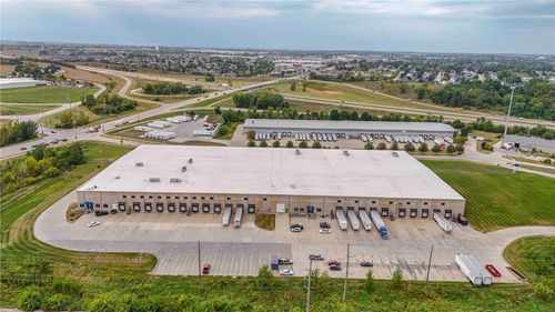 3235 Prairie Valley Ct Sw, Cedar Rapids, IA, 52404-7263 | Card Image