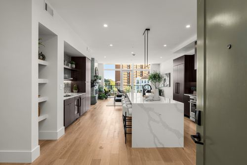 b4-c-321 31st Ave N, Nashville, TN, 37203 | Card Image