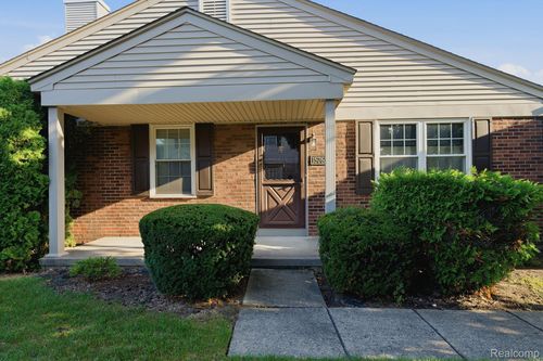 61-15762 Cambridge Drive, Clinton Charter Township, MI, 48038 | Card Image
