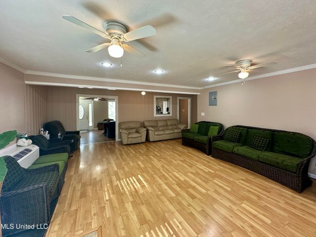 GATHERING ROOM | Image 33