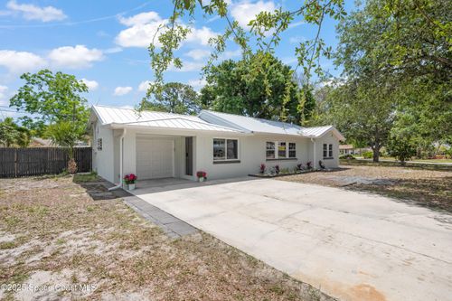 693 Orange Blossom Dr, Melbourne, FL, 32935-6946 | Card Image
