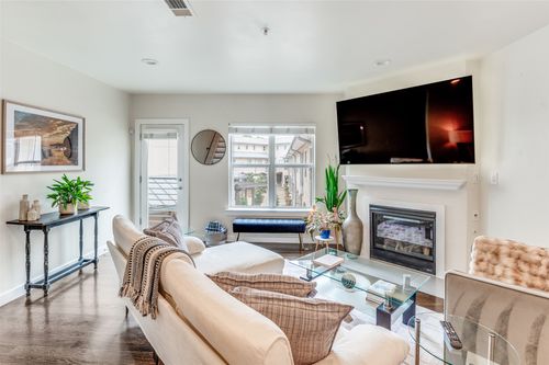 apt-214-3922 Gilbert Ave, Dallas, TX, 75219-3896 | Card Image