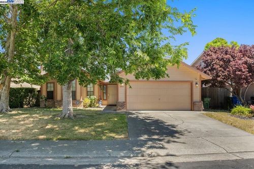 5917 Pine Vista Way, Elk Grove, CA, 95758-4202 | Card Image