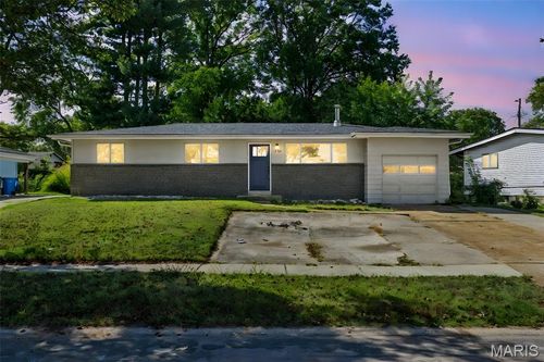 200 Francisca Dr, Florissant, MO, 63031-4243 | Card Image