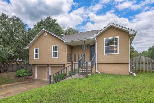1928 Ne Dill Cir, Lee's Summit, MO, 64086-5370 | Card Image