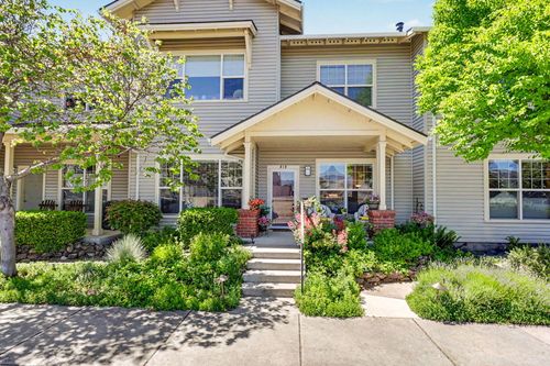 818 Pavilion Pl, Ashland, OR, 97520-9130 | Card Image