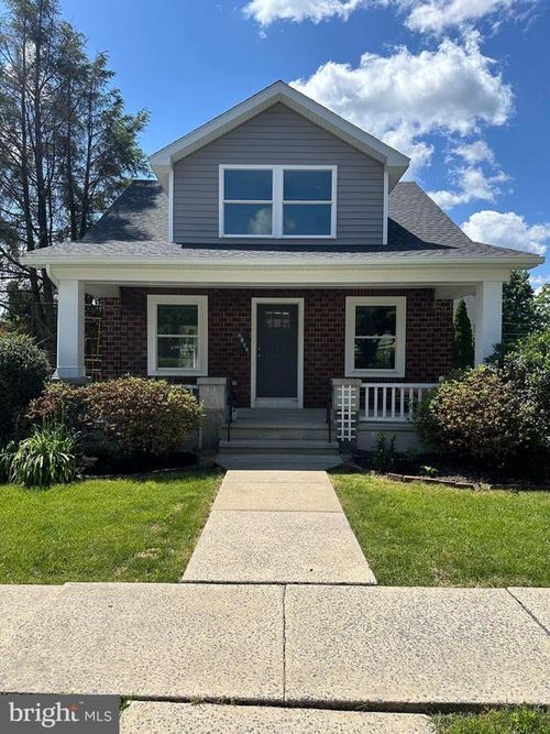 2102 Reading Ave, WEST LAWN, PA, 19609-2031 | Card Image