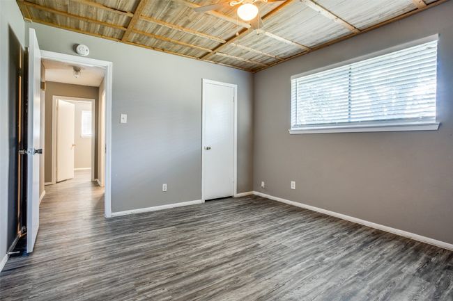 Empty room featuring dark wood-type flooring, baseboards, and ceiling fan | Image 20