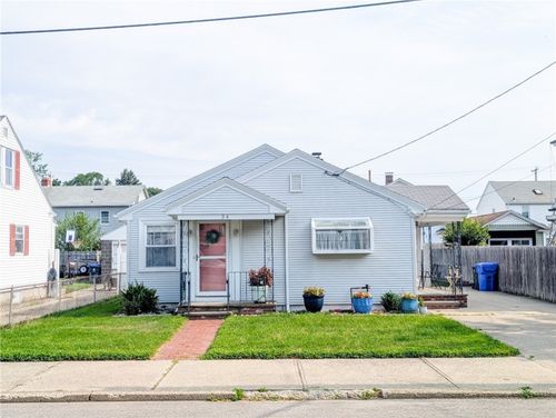 34 Robert St, Pawtucket, RI, 02861-2805 | Card Image