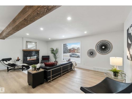 6719 95 Ave Nw, Edmonton, AB, T6B1A6 | Card Image