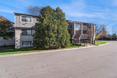 909 - 29890 W 12 Mile Road, Condo with 2 bedrooms, 1 bathrooms and null parking in Farmington Hills MI | Image 2