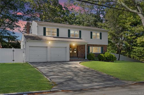 25 Fielding Ave, Dix Hills, NY, 11746-7139 | Card Image