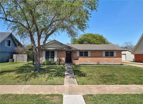 115 Grace Dr, Portland, TX, 78374-2518 | Card Image