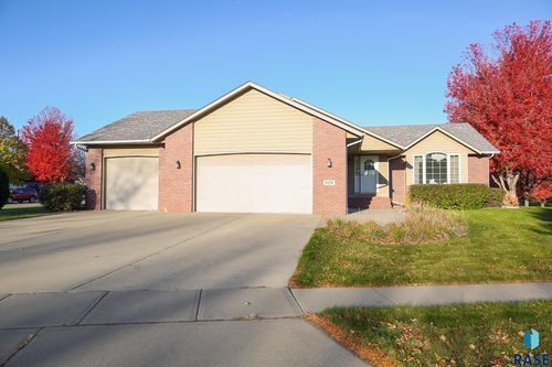 809 S Outlook Dr, Sioux Falls, SD, 57106-4610 | Card Image