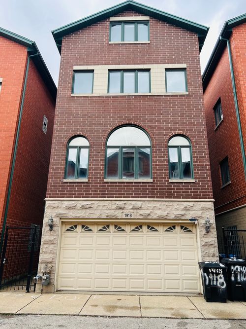 1918 Louie Pkwy, Chicago, IL, 60616-5011 | Card Image