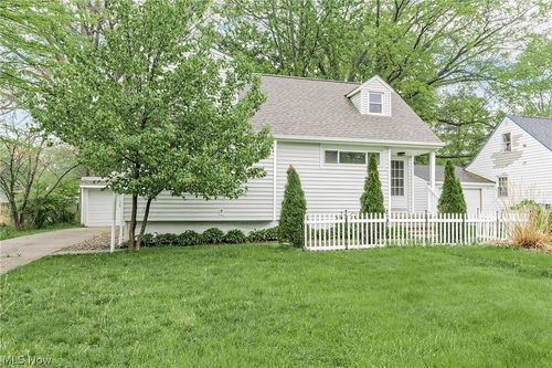 3719 Walter Rd, North Olmsted, OH, 44070-1364 | Card Image