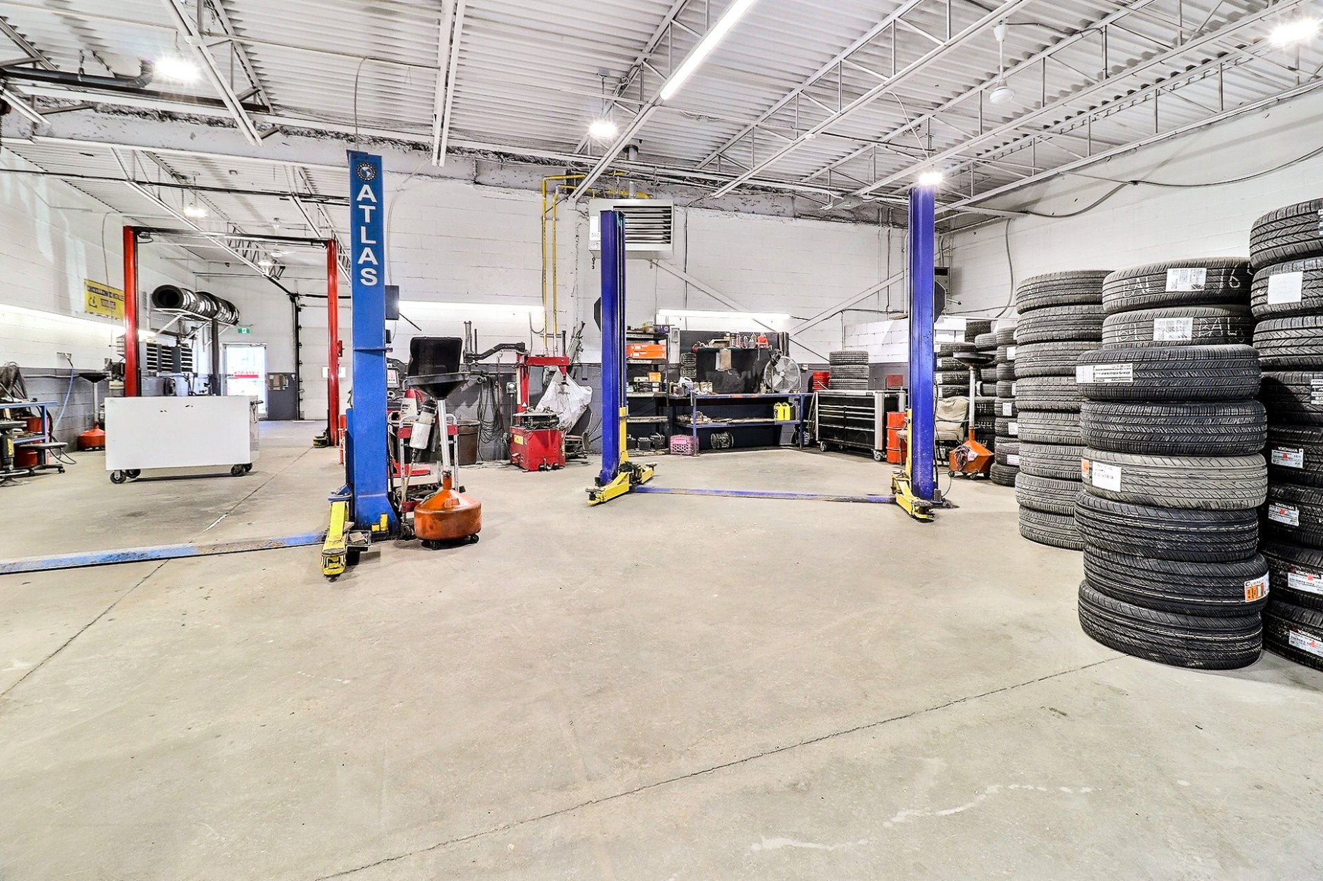 Commercial Sale in Blainville 2