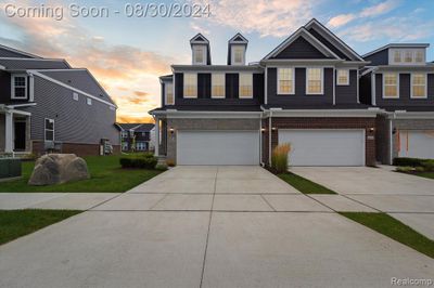 4813 Glenora Drive, Condo with 3 bedrooms, 2 bathrooms and null parking in Orion Twp MI | Image 1