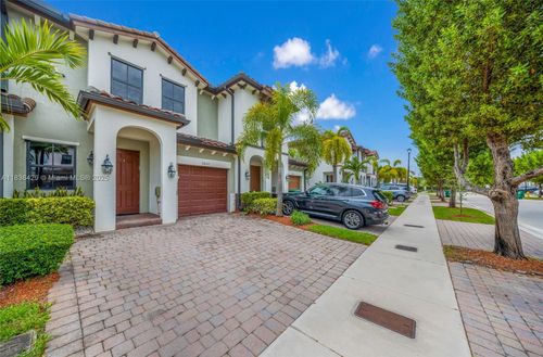 8877 Nw 103rd Ave, Doral, FL, 33178-3290 | Card Image