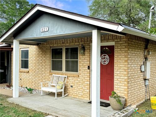 821 Mill St, Flatonia, TX, 78941-2655 | Card Image