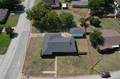240 Smith St, Burleson, TX, 76028-5814 | Card Image