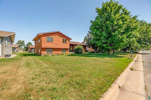 1221 S 21st St, Virginia, MN, 55792 | Card Image