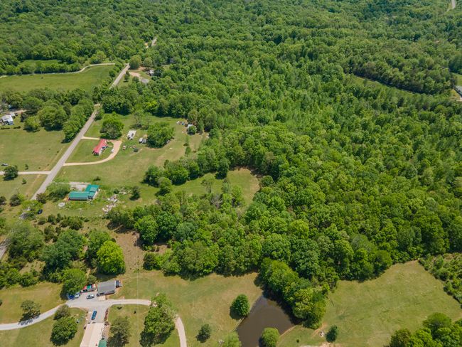 2724 She Boss Rd, House other with 2 bedrooms, 2 bathrooms and 4 parking in Duck River TN | Image 26