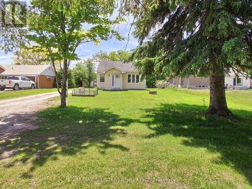 9 Riverglen Dr, Keswick, ON, L4P2P9 | Card Image
