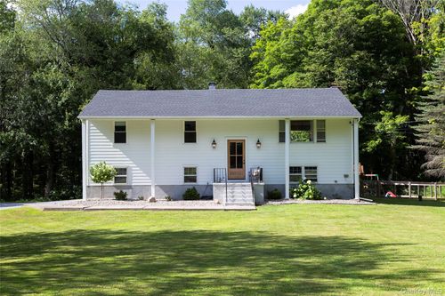 56 Hoof Print Rd, Millbrook, NY, 12545-6000 | Card Image