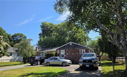 23 Butler St, Newport, RI, 02840-1604 | Card Image