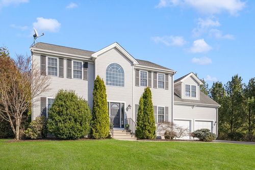 15 Willow Creek Dr, Attleboro, MA, 02703-8208 | Card Image