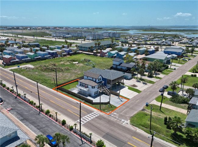 514 Royal Palm Dr, House other with 3 bedrooms, 3 bathrooms and 4 parking in Port Aransas TX | Image 35
