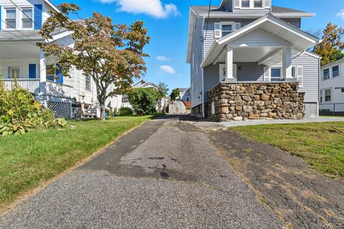 11 Whittemore Pl, Port Chester, NY, 10573-2941 | Card Image