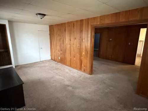 5692 Highview St, Dearborn Heights, MI, 48127-3032 | Card Image