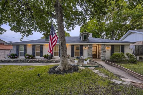 809 Wheelwood Dr, Hurst, TX, 76053-3833 | Card Image