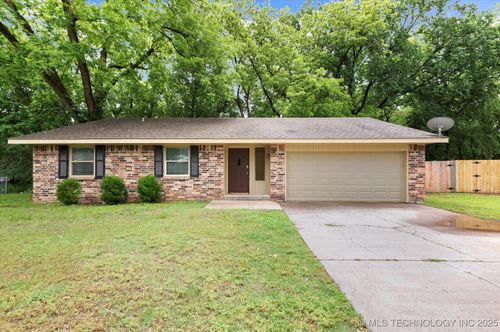 4718 Pathfinder Ct, Bartlesville, OK, 74006-2831 | Card Image