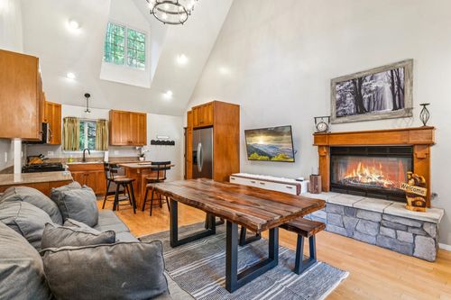 27831 Rainbow Dr, Lake Arrowhead, CA, 92352 | Card Image