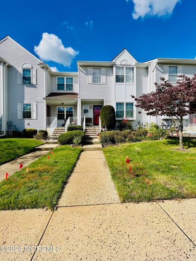 2907 Smoke House Court, House other with 3 bedrooms, 1 bathrooms and null parking in Freehold NJ | Image 3