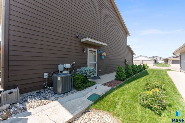 9521 W Gert St, Townhouse with 3 bedrooms, 3 bathrooms and null parking in Sioux Falls SD | Image 39
